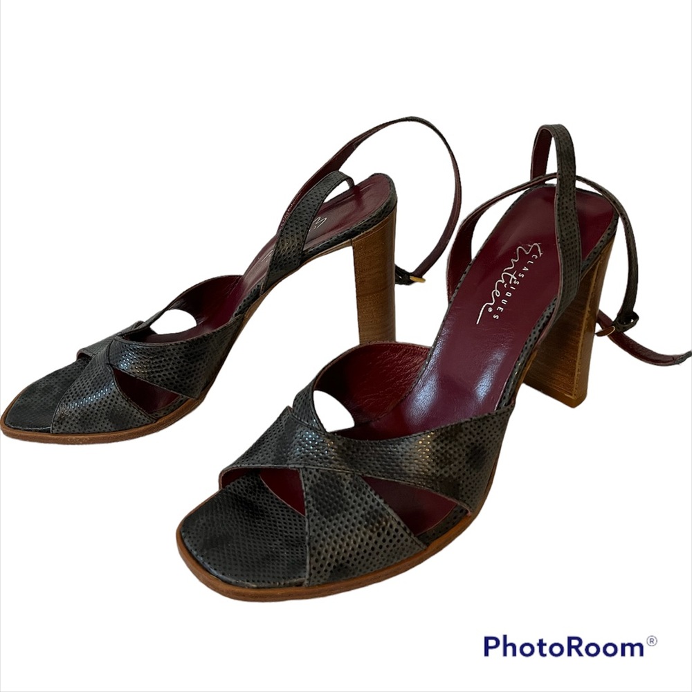 Leather Italian high heel sandals.